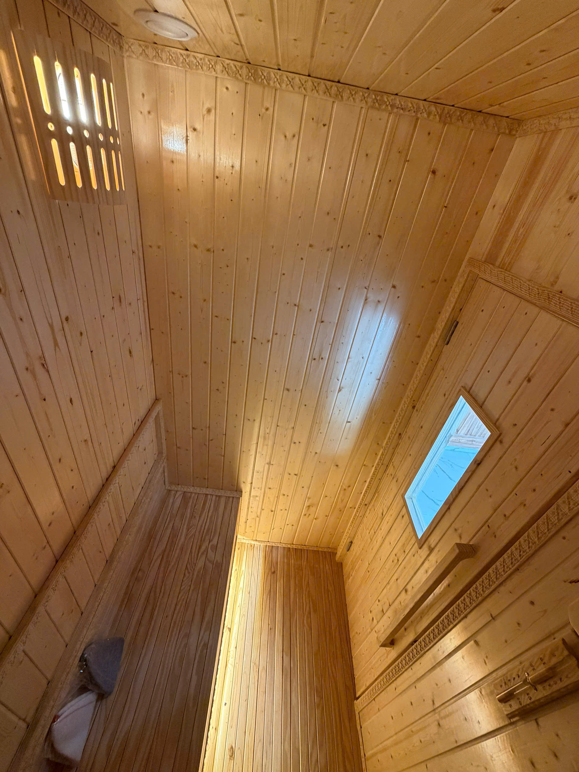 Đơn vị thi công phòng xông hơi khô cho anh Phú 