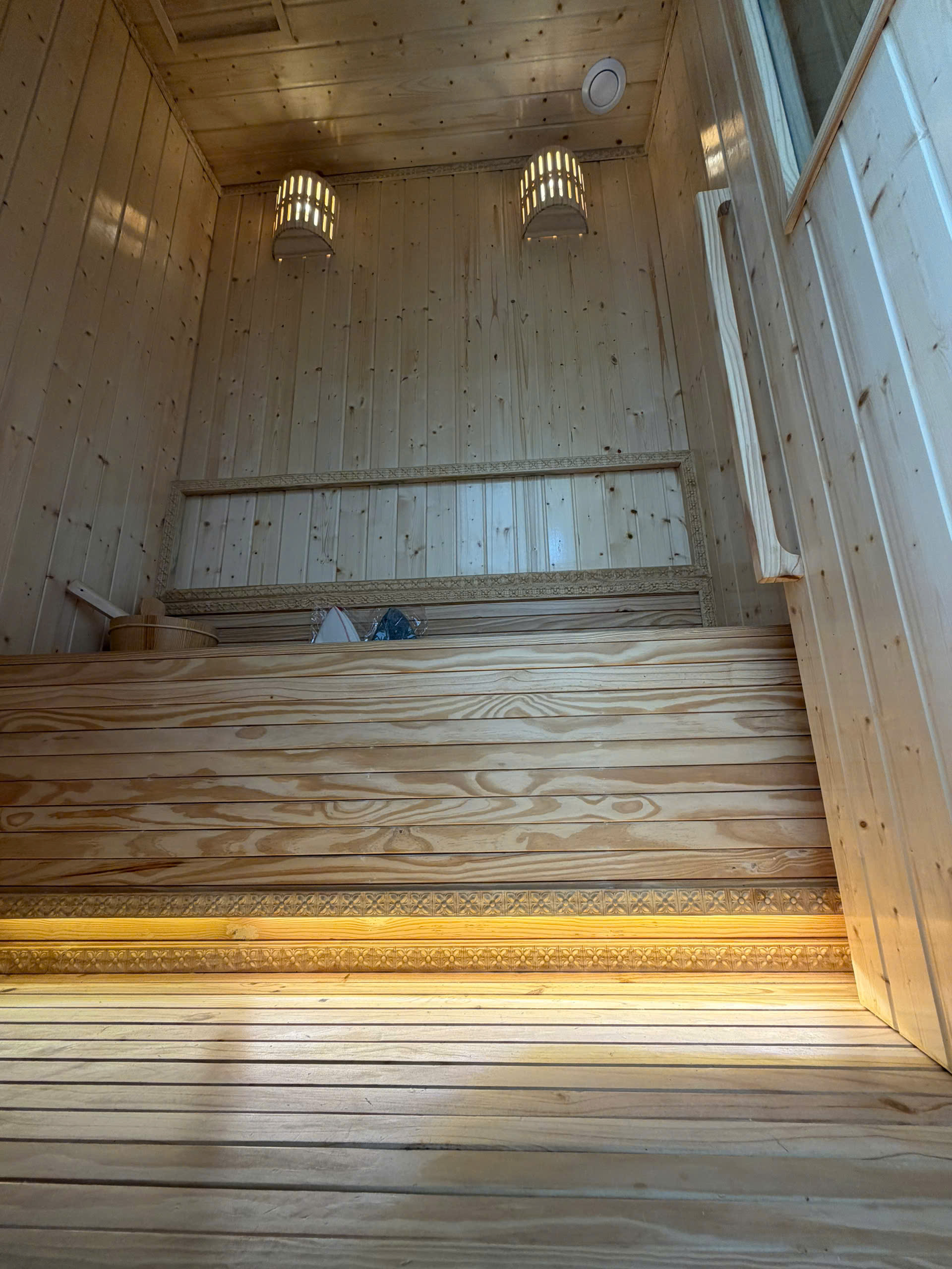 Thuỷ Mộc thiết kế và thi công phòng xông hơi khô cho Anh Phú